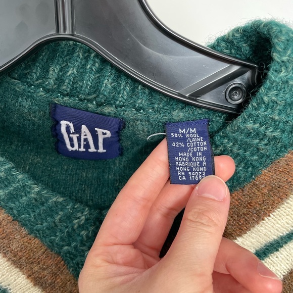 Vintage Gap Wool V-Neck Sweater - Picture 2 of 4